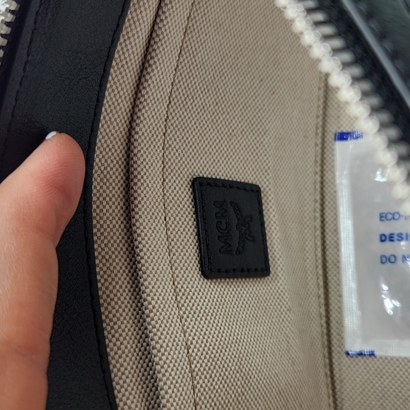 New MCM Aren Shoulder Bag in Visetos Black Sz Mini - Picture 11 of 15